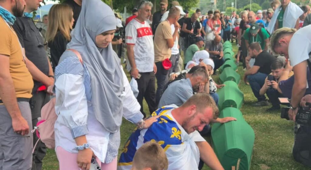 Srebrenica përkujton viktimat në 31 vjetorin e gjenocidit
