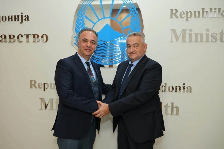 Azir Aliu ia dorëzoi detyrën ministrit të ri të Shëndetësisë  Sasho Klekovski