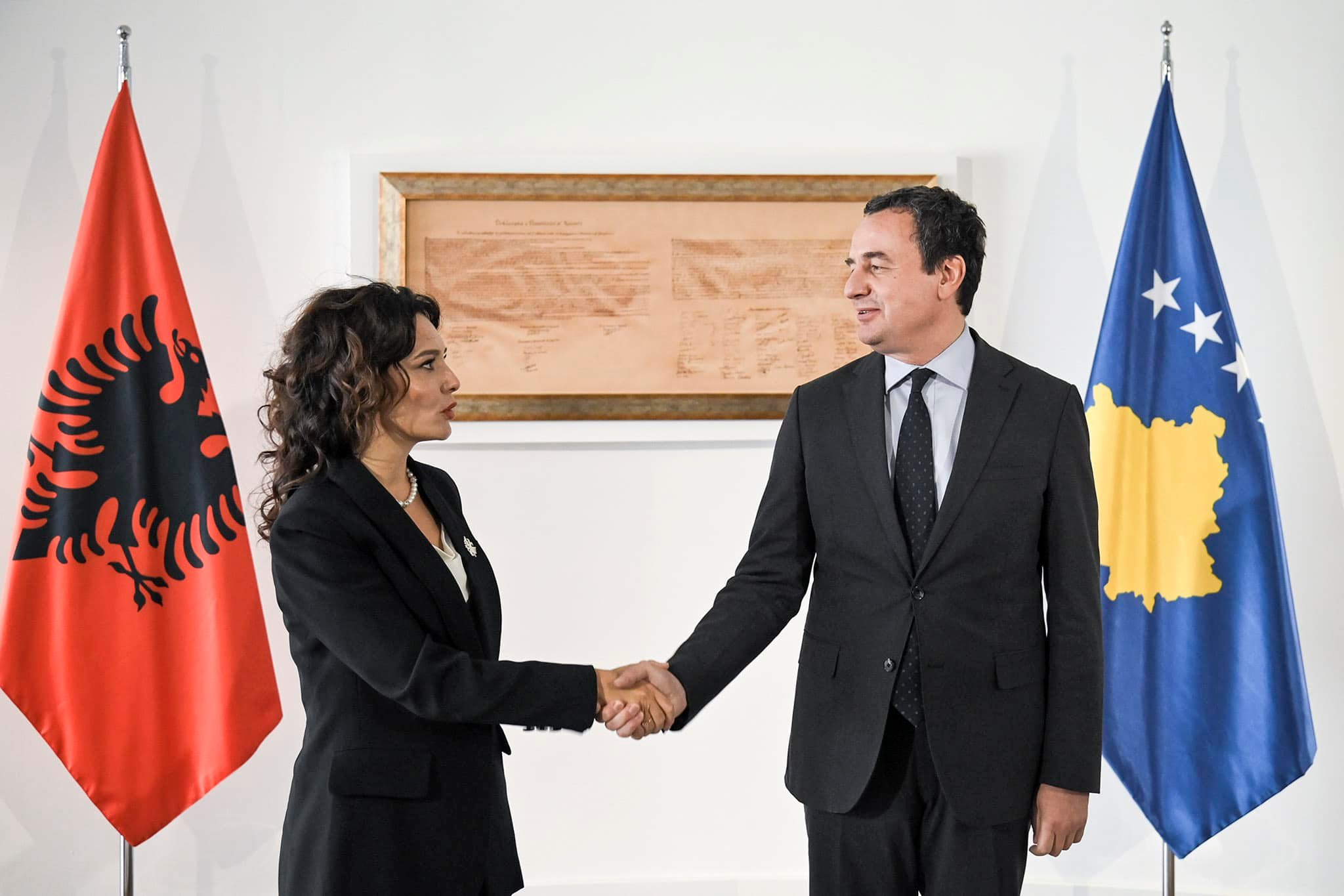 Elis Spiropali i jep përgjigje të fuqishme ministres serbe  Kosova u çlirua me gjakun e UÇK së 