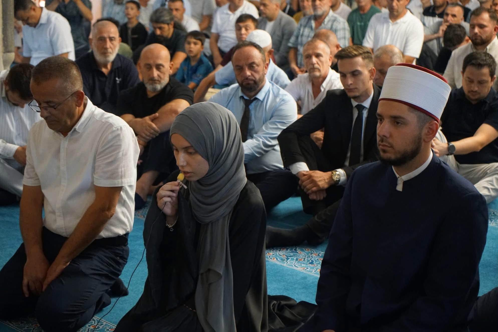 Sot në ditë të xhuma  u promovua një hafize e re në Shkup