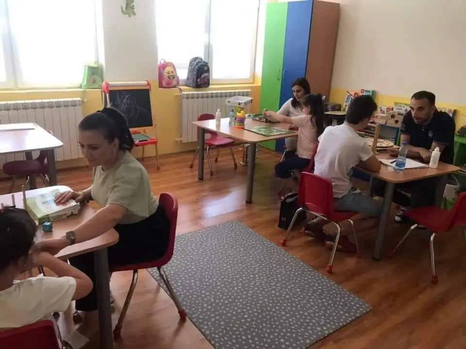 Pas shumë zvarritjeve u rihap Qendra ditore për fëmijët me nevoja të veçanta në Orizare