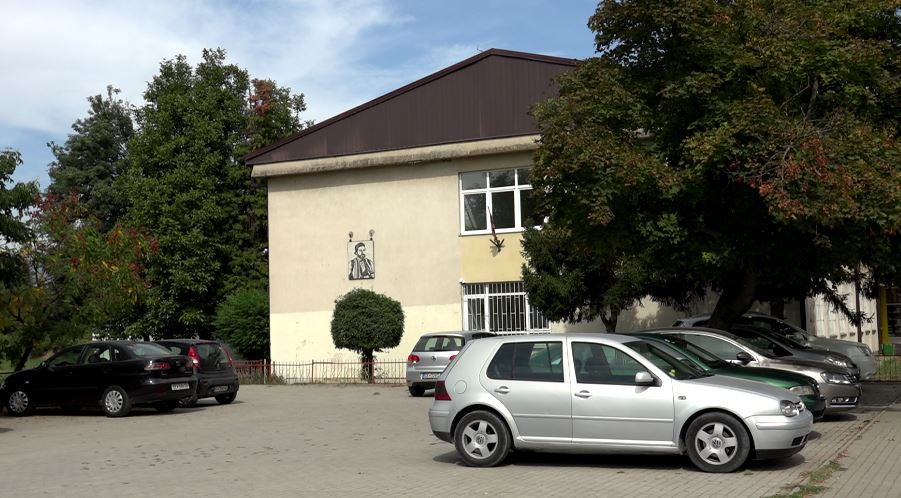 Nxënësit shqiptarë të Idrizovës pa mësim në shqip nga klasa e gjashtë