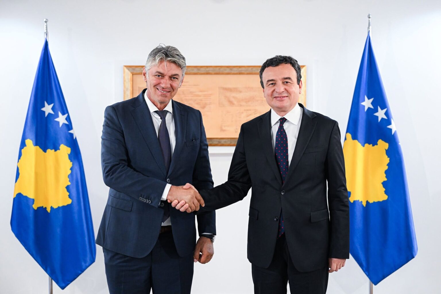 A do të bëhet pjesë e Qeverisë në Maqedoni pas takimit me Kurtin  Ja si përgjigjet Sela 