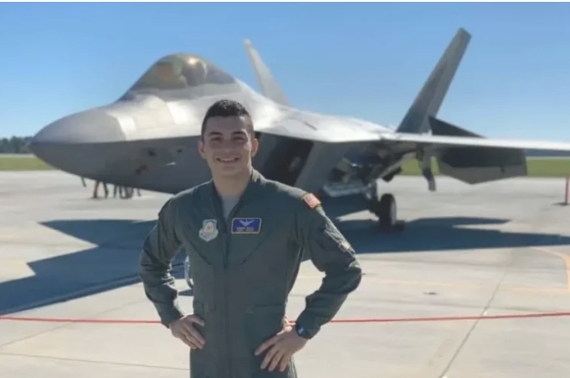 Edmondi nga Kosova nderohet si pilot në Forcat Ajrore Amerikane