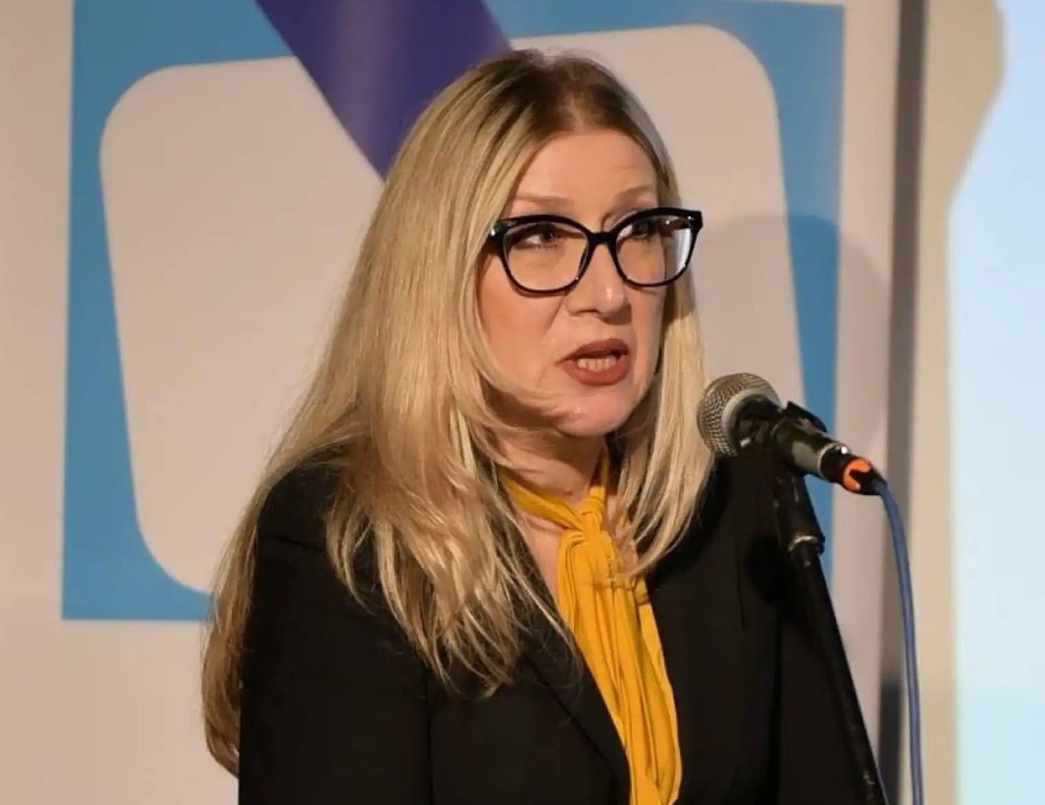 Mençe Toçi i  shpartalloi  politikanët   E dëbuan popullin e tyre  vetë do t i fikin dritat  