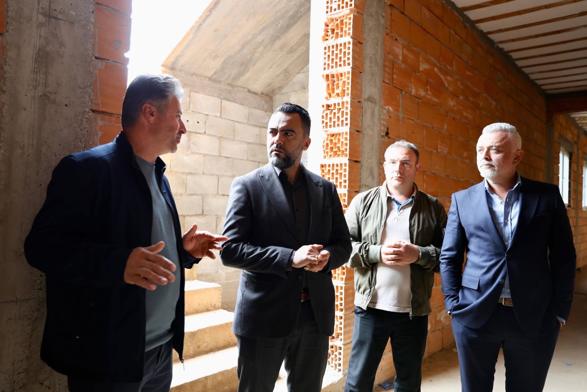 Driton Sulejmani viziton shkollën në Norovë  Urbanizimi drejt përfundimit  pritet vazhdimi i punimeve
