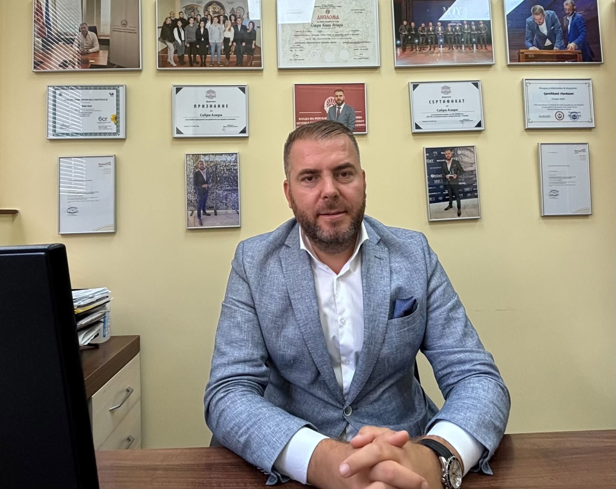 Astrit Gashi falënderon Sabri Azirin   Humanizmin nuk e ka vetëm detyrë  por mision të përditshëm 