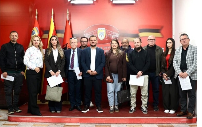 Albi Qamili nënshkruan kontratat me OJQ të përfituese nga thirrja publike e Komunës së Tetovës